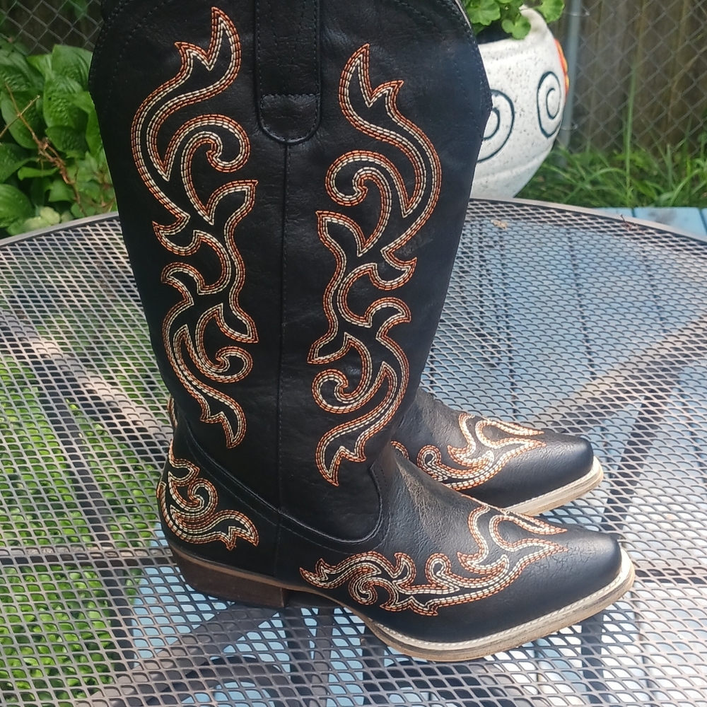 Black and Tan Heeled Boots with Elegant Design
